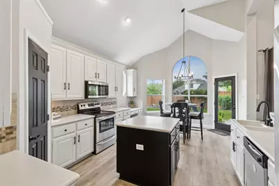 7914 Kings Court, Rowlett, TX 75089 - Photo 9