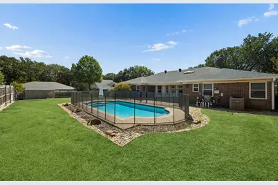 900 Rosewood Court, Euless, TX 76039 - Photo 21