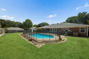 900 Rosewood Ct, Euless, TX 76039 - Photo 21