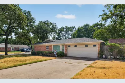 520 Circleview Drive N, Hurst, TX 76054 - Photo 3