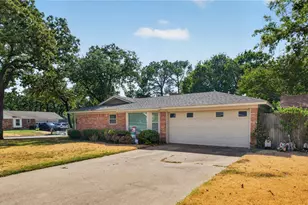 520 Circleview Dr N, Hurst, TX 76054 - Photo 3