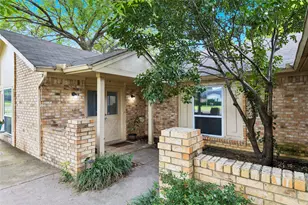 1016 Hazelwood Dr, Mansfield, TX 76063 - Photo 3