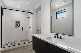 8546 Glencrest Ln, Dallas, TX 75209 - Photo 35