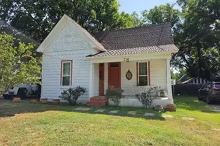 736 N Robinson St, Cleburne, TX 76031 - Photo 1