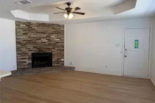 210 Shady Valley Dr, Mansfield, TX 76063 - Photo 5