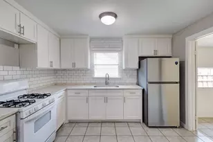 913 S Sargent St, Fort Worth, TX 76103 - Photo 9
