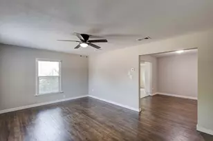 913 S Sargent St, Fort Worth, TX 76103 - Photo 3