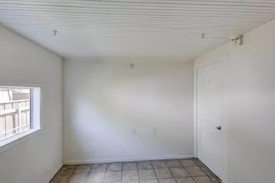 913 S Sargent Street, Fort Worth, TX 76103 - Photo 11