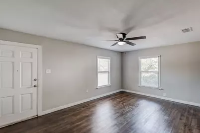913 S Sargent Street, Fort Worth, TX 76103 - Photo 5