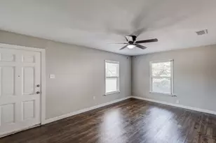 913 S Sargent St, Fort Worth, TX 76103 - Photo 5