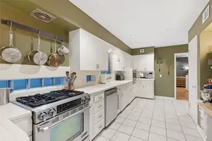 737 N Hampton Rd, Dallas, TX 75208 - Photo 15