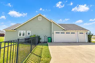 916 N Mesquite St, Muenster, TX 76252 - Photo 3