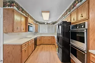 1924 Canterbury St, Irving, TX 75062 - Photo 17