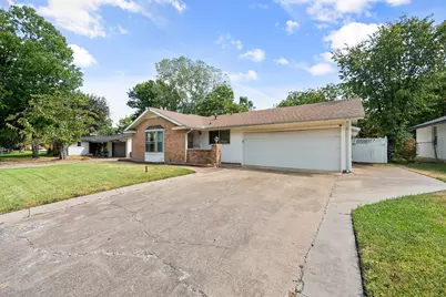 1924 Canterbury Street, Irving, TX 75062 - Photo 3