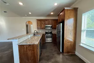 402 W Ave C, Waxahachie, TX 75165 - Photo 11