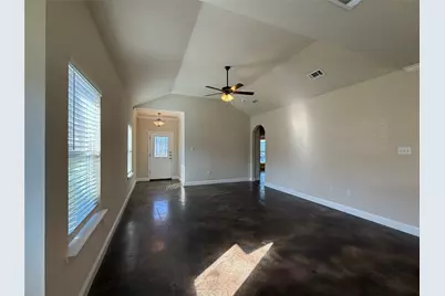 402 W Avenue C, Waxahachie, TX 75165 - Photo 3