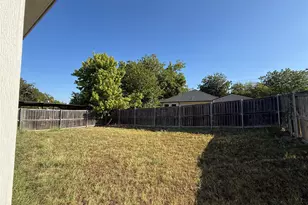 402 W Ave C, Waxahachie, TX 75165 - Photo 31
