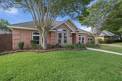 405 Montreal Drive, Hurst, TX 76054 - Photo 3