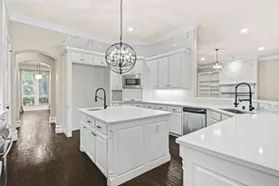 5601 S Woodcreek Cir, McKinney, TX 75071 - Photo 9