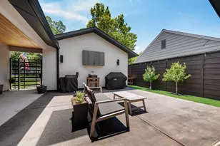 8715 Forest Hills Blvd, Dallas, TX 75218 - Photo 7