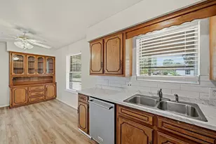 400 E Murdock St, Collinsville, TX 76233 - Photo 13