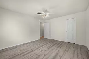 400 E Murdock St, Collinsville, TX 76233 - Photo 17