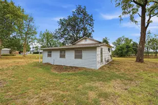 400 E Murdock St, Collinsville, TX 76233 - Photo 29