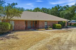 1209 Spanish Moss Dr, Granbury, TX 76048 - Photo 3