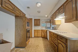 1901 Wedgewood Dr, Grand Prairie, TX 75050 - Photo 11