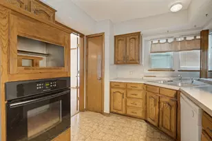 1901 Wedgewood Dr, Grand Prairie, TX 75050 - Photo 13