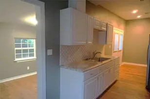 127 E Hull St, Denison, TX 75021 - Photo 7