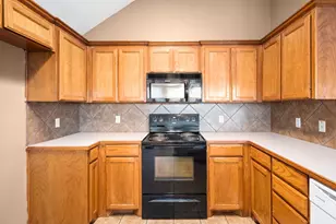 309 Shane Ln, Burleson, TX 76028 - Photo 5