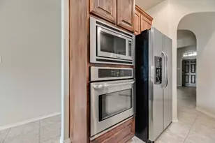 18 Auburn Dr, Edgecliff Village, TX 76134 - Photo 11
