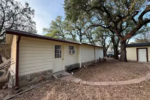 307 Mission St, Glen Rose, TX 76043 - Photo 23