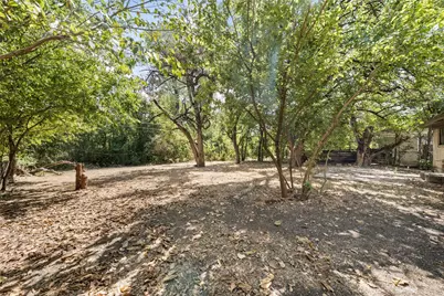 3812 Acree Street, Beverly Hills, TX 76711 - Photo 11