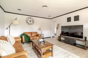 916 Acorn St, Bedford, TX 76022 - Photo 5