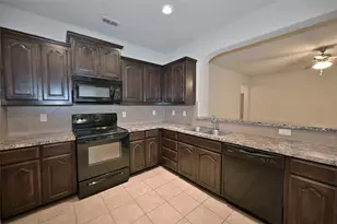 5921 Comanche Peak Dr, Fort Worth, TX 76179 - Photo 5