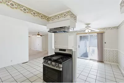 1702 Bristol Court S, Irving, TX 75062 - Photo 9