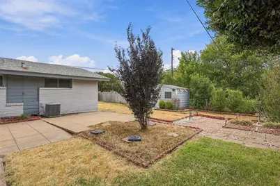 1702 Bristol Court S, Irving, TX 75062 - Photo 21