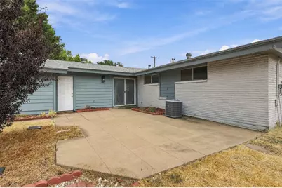 1702 Bristol Court S, Irving, TX 75062 - Photo 23