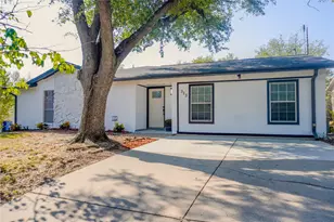 313 Boulder Ct, Burleson, TX 76028 - Photo 3
