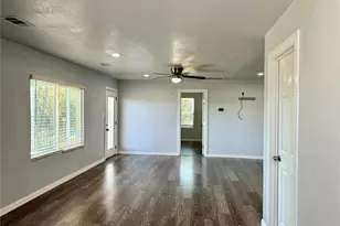 2618 Creekview Dr, Granbury, TX 76048 - Photo 5