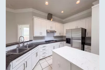 8703 Stonecrest Drive, Irving, TX 75063 - Photo 7