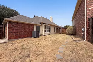8703 StoneCrest Dr, Irving, TX 75063 - Photo 5