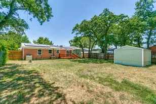 748 Oak Dr, Hurst, TX 76053 - Photo 3