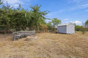 108 Chisolm Trail Ct, Springtown, TX 76082 - Photo 27