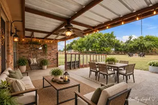 108 Chisolm Trail Ct, Springtown, TX 76082 - Photo 1