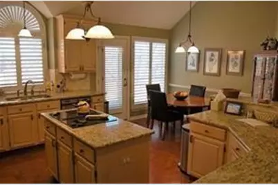 8636 Mill Creek Road, Irving, TX 75063 - Photo 3