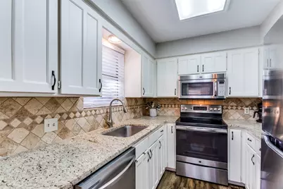 529 Essex Place, Euless, TX 76039 - Photo 11