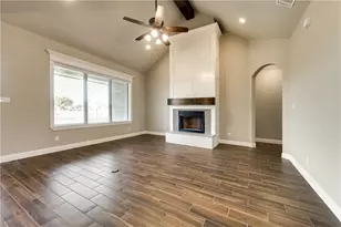 3100 Main St, Granbury, TX 76049 - Photo 3